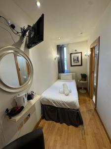 Single Room room in The Paramount Hotel