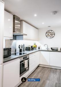 Cosy 1 Bedroom Apt By LS2G Short Lets & Serviced Accommodation Greater London With Free WIFI