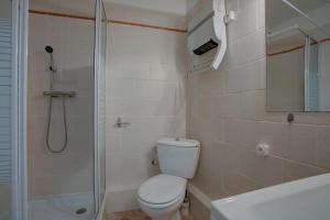 Maisons de vacances L-Oustalet - Single-family home with terrace Oustalet : photos des chambres
