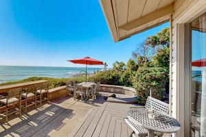 Forever Views Oceanfront, dog-friendly home with deck, firepit, grill, & sweeping ocean views