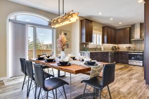 8 Mi to Keystone Home with Hot Tub in Dillon