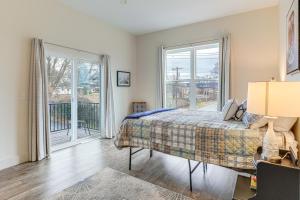 Balconies Walkable Southside Chattanooga Condo!