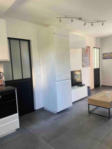 GOLFE JUAN, Cosy T3 , piscine , parking