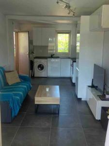 GOLFE JUAN, Cosy T3 , piscine , parking