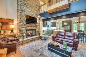Luxurious Clarkesville Cabin with Decks and Fire Pit - Batesville
