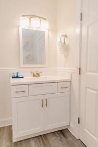 2002 Queen Suite, 2nd Floor Surfside