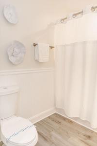 2002 Queen Suite, 2nd Floor Surfside