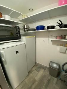 Maisons de vacances Charming house in village centre with terrace : photos des chambres