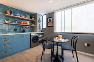 Refugio Azul En el Corazón de Quito Moderno