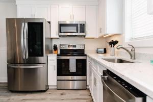 2006 Queen Suite, 2nd Floor Cove