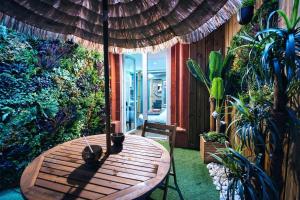 Stanislas Sensual Bali Love Room Jacuzzi 300m place Stanislas