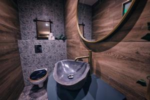 Stanislas Sensual Bali Love Room Jacuzzi 300m place Stanislas