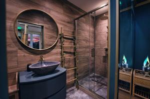 Stanislas Sensual Bali Love Room Jacuzzi 300m place Stanislas