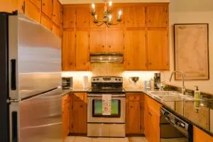 Cotton Alley, Charming 2 Bedroom Retreat in Historic Natchez - Saint John