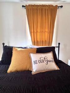 Pete's Place - Walking distance to U of IA!