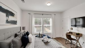 Stylish Two Story Close to South End and Uptown