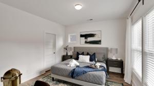 Stylish Two Story Close to South End and Uptown