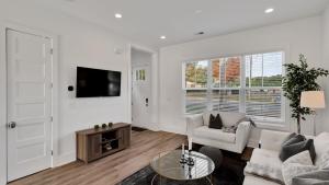 Stylish Two Story Close to South End and Uptown