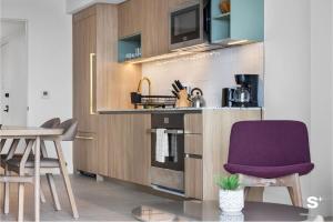 Luxury Downtown 2 BR with Skyline Panorama