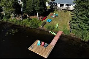 Amazing Lakefront cottage on Paradise Lake - Harcourt
