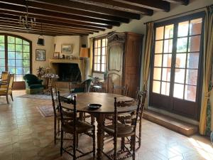 Maisons de vacances Grande maison familiale a la campagne 18kms de Lyon : photos des chambres