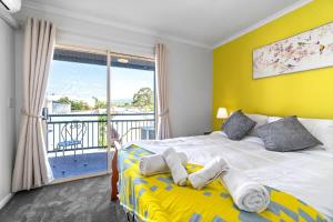 Urban Luxe Retreat Spacious 3BR Haven in Adelaide CBD