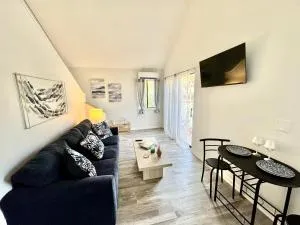 Modern Coastal Retreat Near the Beach and Golf - Sleeps 4 - إديستو بيتش