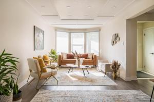 Lux Spacious Home Near Yonge St