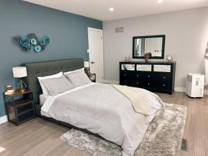 Chic, Spacious Newmarket Home off Yonge St