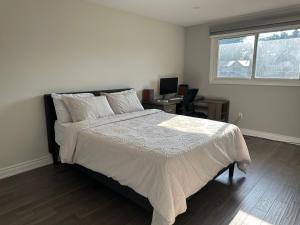 Chic, Spacious Newmarket Home off Yonge St