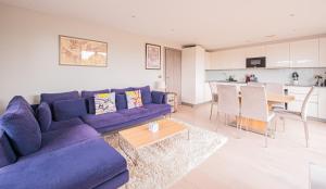 Modern 2 Bed Flat in Battersea Close to Transport