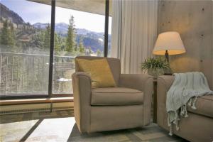 Condo Right on the Snowbird Slopes!