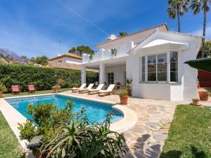 Apartment in Mijas Costa with Pool & Terrace