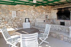 Family friendly house with a swimming pool Bol, Brac - 23787