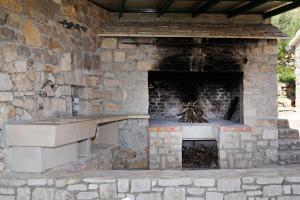 Family friendly house with a swimming pool Bol, Brac - 23787