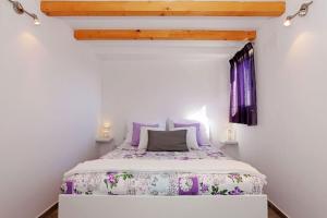 Family friendly house with a swimming pool Bol, Brac - 23787