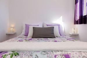 Family friendly house with a swimming pool Bol, Brac - 23787