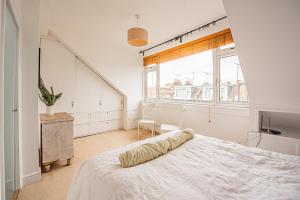 Stylish Flat near Kensington with Spacious Balcony