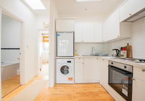 Stylish Flat near Kensington with Spacious Balcony