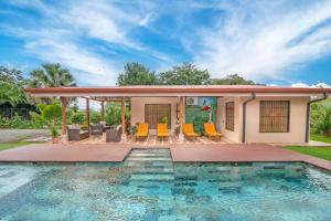 Casa Oasis La Fortuna Private Pool AC & WiFi 100 mbps