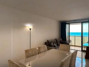 Entire apartment front Mar