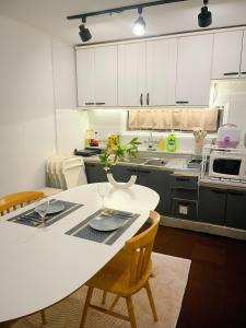 GnB house l 2min Hongdae st l 2R1B l cozy & sweet