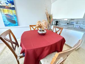 Cozy main floor, 03 Bedrooms, close to Downtown REGINA