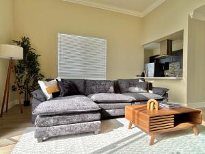 Modern Top Floor 3BD 3BA Condo Marina del Rey