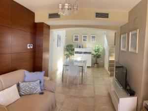 Casa exclusiva Mont-roig con piscina común, aire acondicionado, parking - ES-9-171