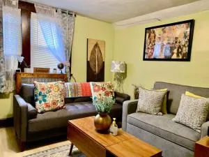 Cozy 2nd Floor Apartment With Private Entrance - ويست سبرينغفيلد