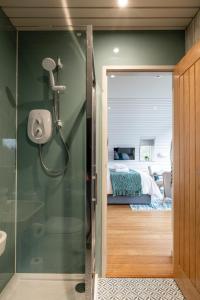 Stunning Sustainable Pod on Old Chalford Farm!