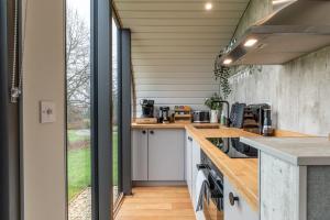 Stunning Sustainable Pod on Old Chalford Farm!