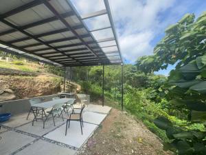 Modern Room with Outdoor Kitchen, Roofdeck Near White Beach
