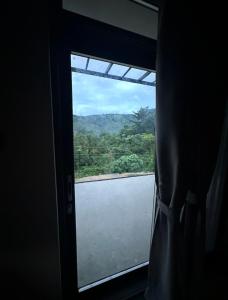 Modern Room with Kitchen, Roofdeck Near White Beach